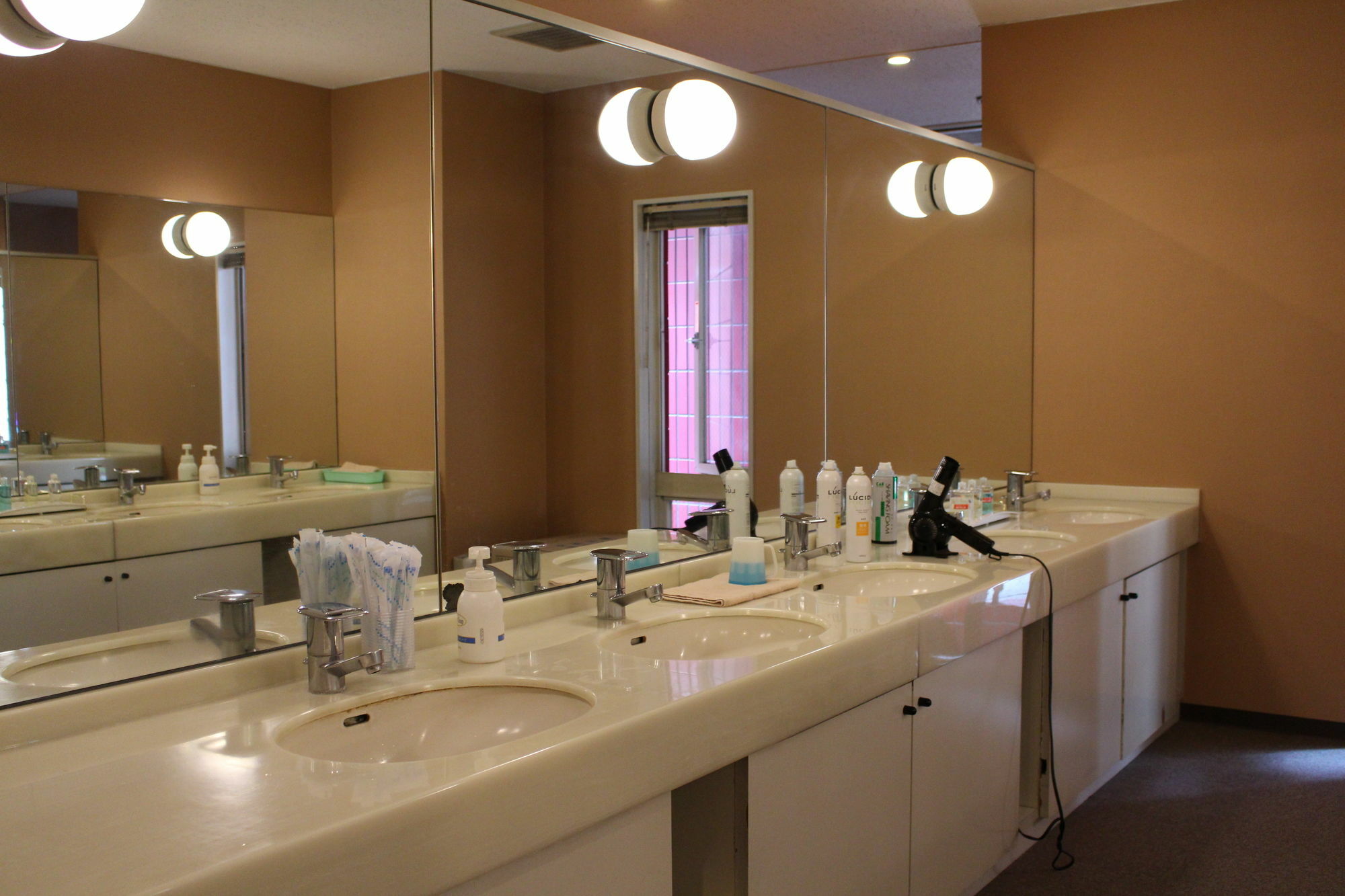 Sauna & Capsule Hotel Hokuo 東京都 外观 照片